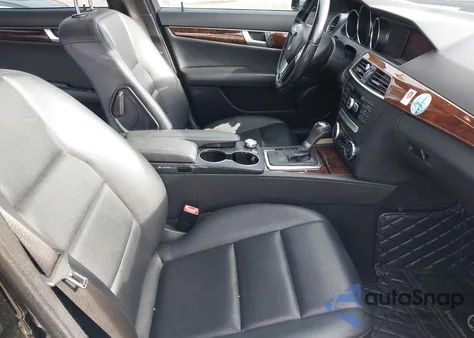 2013 Mercedes-Benz C 300 Luxury 4Matic/Sport 4Matic из США, поврежденный, VIN WDDGF8AB7DA839886